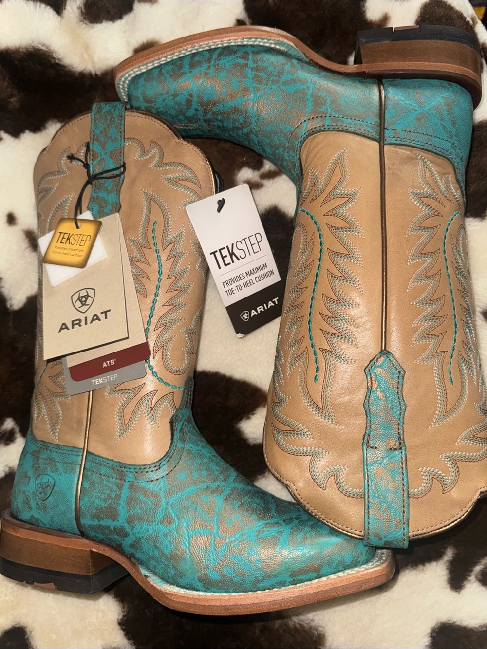 Ariat Turquoise and Tan Western Boots with Embossed Overlay Size 5.5